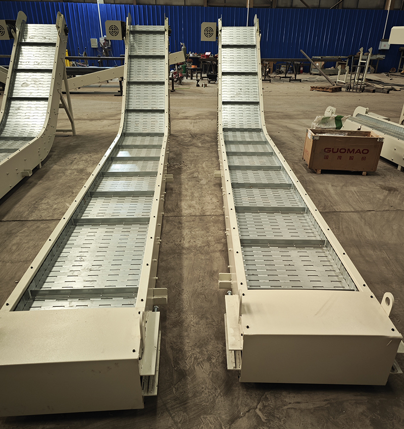 多臺鏈板提升機(jī)